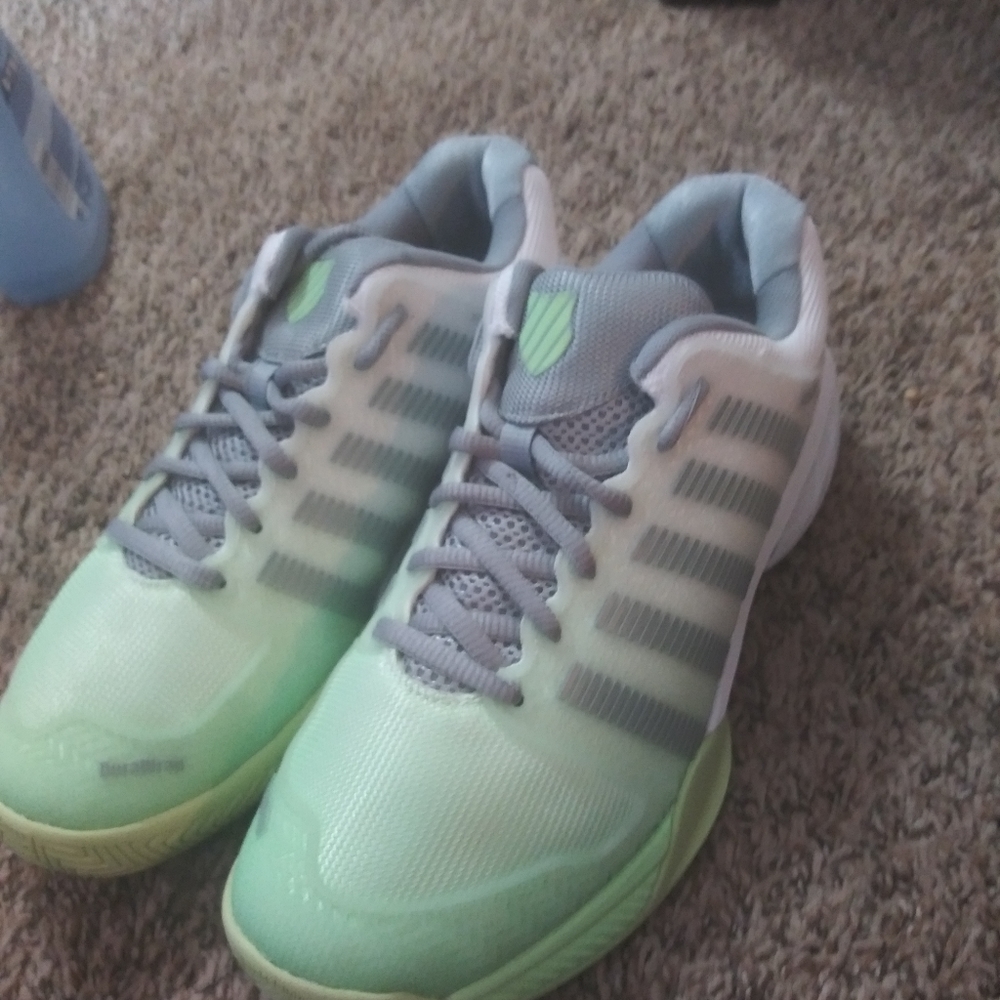 Womens kswiss Athletic shoes size 9